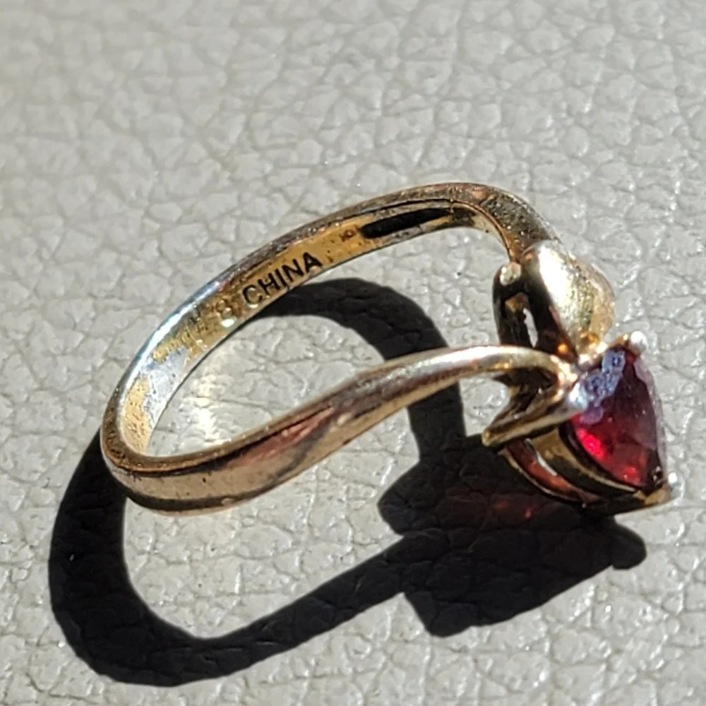Gorgeous Vintage Gold Plated Sterling Silver 925 R Red Heart Ring Size 8